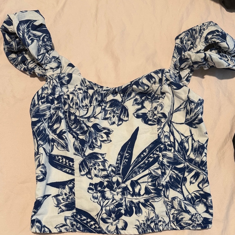 Abercrombie & Fitch Navy Floral Crop Top